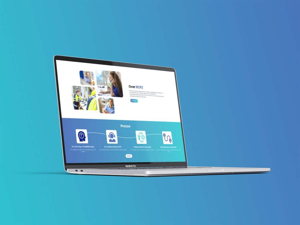 Laptopmockup met de website ontwerp van RCPZ, getoond ‘below the fold’. Een licht en overzichtelijk design met duidelijke structuur.