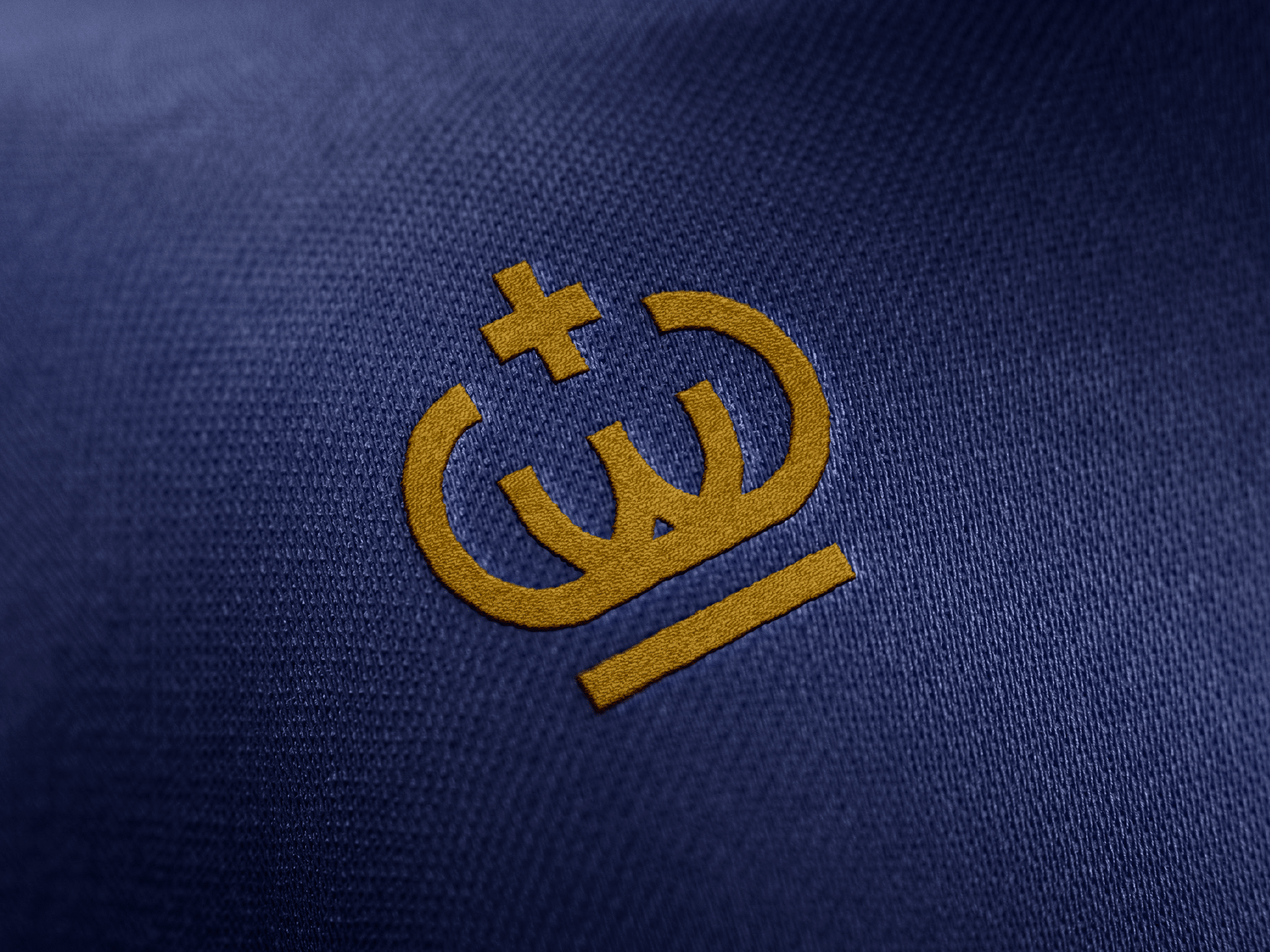 Koningsdag logo ontwerp met gouden kroon op textiel gedrukt door reclamebureau VORMSHOP